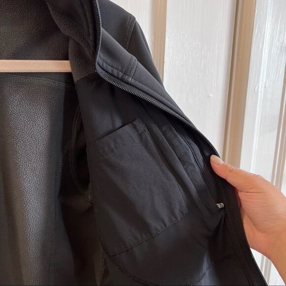 Patagonia Men's Black Softshell Fleece-Lined Jacket - Picture 4 of 13